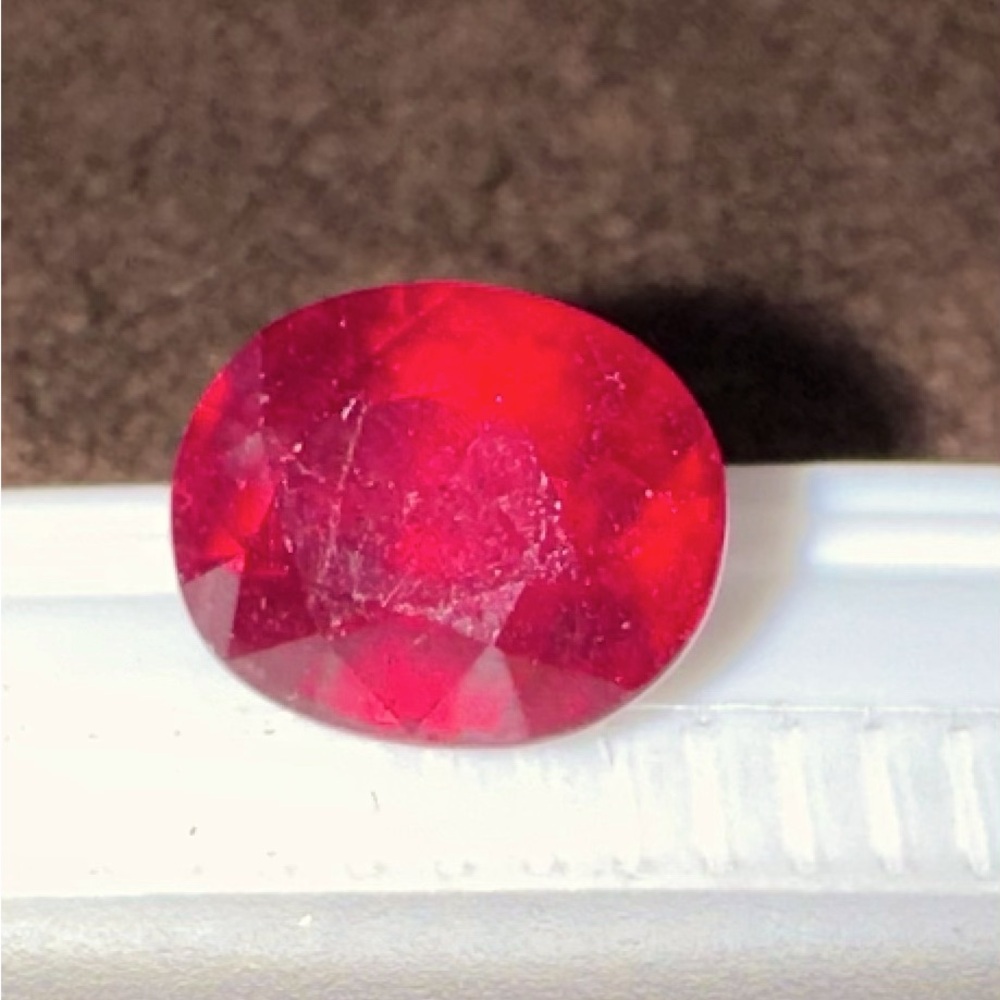 Elegant Red Beryl Ruby approx 2.50 ct ish - Picture 2 of 16
